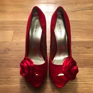 Nine West size 7M peep-toe heels in red